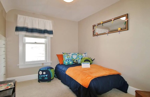 Mount Horeb House | Charming cozy 3-bedroom house in marvelous Mount Horeb with AC, WiFi