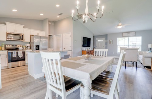 Candler House | Charming Cozy 3-bedroom house with WiFi, fitness room in lovely Ocala