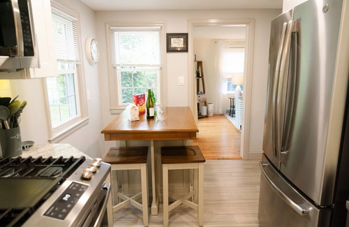 Eastside House | Charming & Cozy 3BR Home Retreat near SU/ESF/Upstate/LeMoyne