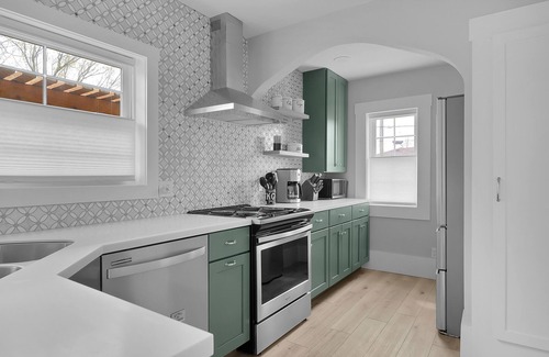 South Haven House | Charming, Cozy and Clean