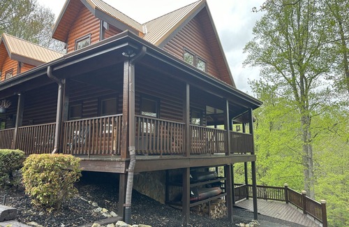 Piney Creek Cabin | CHARMING & COZY CABIN IN BEAUTIFUL NC MOUNTAINS