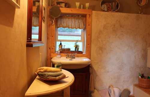 Damascus Cottage | Charming cozy cottage secluded in private woods in great close in location.