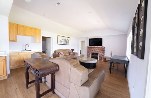 Issaquah House | Charming Cozy Dream Waterfront Family Refuge Relax House