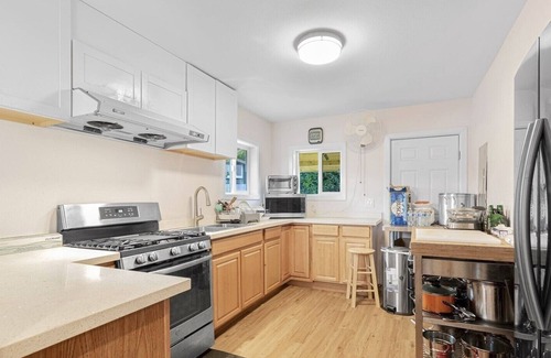 Issaquah House | Charming Cozy Dream Waterfront Family Refuge Relax House