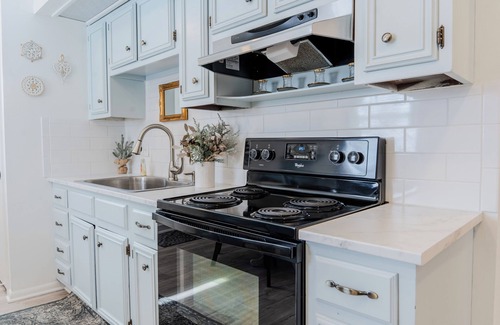 Gahanna Cottage | Charming Creekside Cottage [] Near Downtown, OSU & Airport