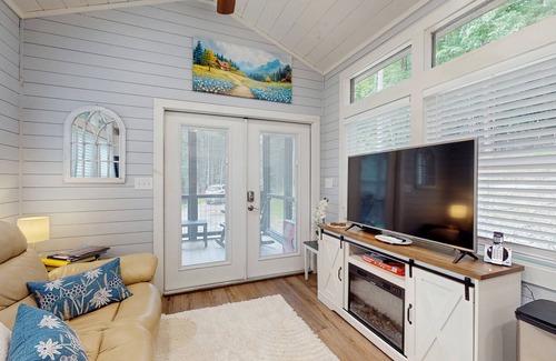 Blairsville Cottage | Charming creekside cottage with hot tub, fire pit & screened-in porch