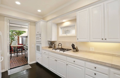 Corona del Mar House | Charming Dahlia Cottage! 1/2 Mile Bike Ride to Beach/PCH, Garage w/Parking, Free Bikes