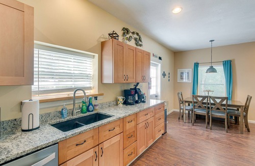 Darien House | Charming Darien Hideaway w/Porch, Near Downtown!