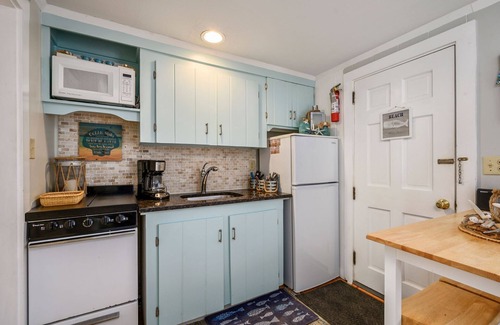 Dennis Port Condo | Charming Dennis Port Getaway for Two