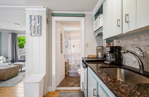 Dennis Port Condo | Charming Dennis Port Getaway for Two