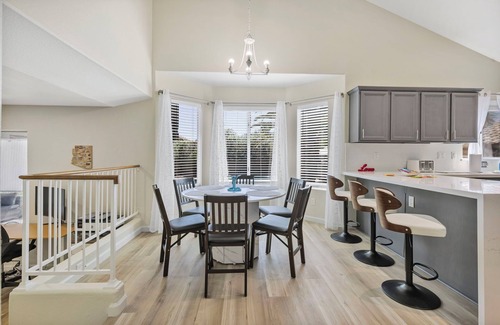 Paradise Valley Village House | Charming Desert Stay Sparkly Pool Fast Wi-Fi Grill Fire Pit