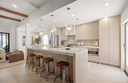 Toluca Woods House | Charming Designer Home near Universal Studios- Ideal for extended stays