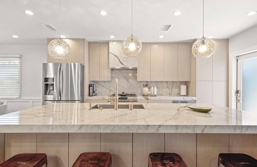 Toluca Woods House | Charming Designer Home near Universal Studios- Ideal for extended stays