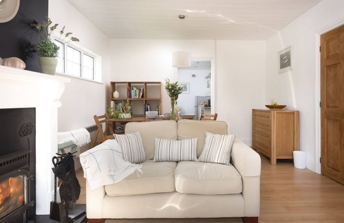 Helford Passage Apartment | Charming, detached cottage located in a pretty fishing village