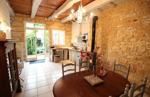 Couze-et-Saint-Front House | Charming detached house patio Wifi Medieval village couze river Dordogne