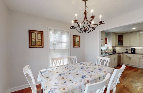 Saint Simons Island House | Charming dog-friendly home with deck, golf nearby, full kitchen, & washer/dryer