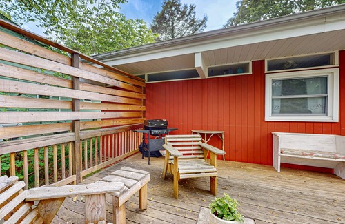 Lake Junaluska House | Charming Dog-Friendly home with Full Kitchen, A/C and Access to Community Amenit
