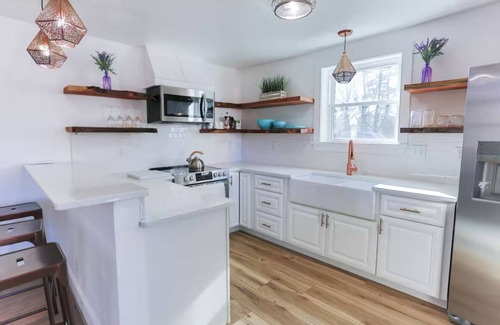 Northeast Virginia Beach House | Charming, Dog friendly, 2-bedroom house near the Virginia Beach Oceanfront