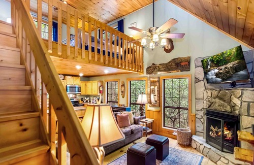 Blue Ridge Cabin | Charming Dog Friendly Mountain Cabin with Hot Tub, Firepit & Scenic Views
