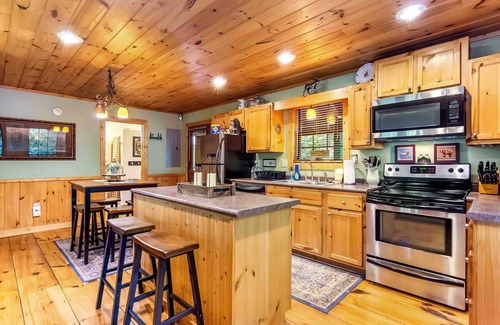 Blue Ridge Cabin | Charming Dog Friendly Mountain Cabin with Hot Tub, Firepit & Scenic Views