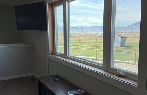 Cody House | Charming Dog Friendly 2-bedroom house with WiFi, hot tub, and fenced for pets!