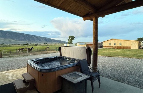 Cody House | Charming Dog Friendly 2-bedroom house with WiFi, hot tub, and fenced for pets!