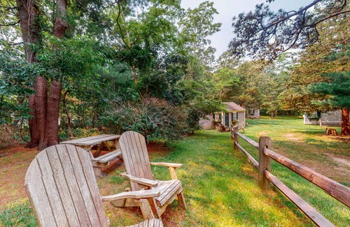 Wellfleet Cottage | Charming, Dog-Friendly Cottage w/Free WiFi & a Kitchenette - Close to the Beach