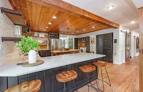 Blakeslee House | Charming Dog Friendly Cottage w/Modern Touches