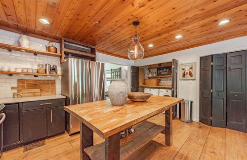 Blakeslee House | Charming Dog Friendly Cottage w/Modern Touches