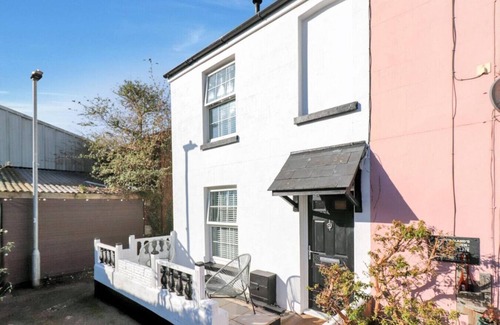 Exmouth Apartment | Charming Dog Friendly Cottage in Devon | Sleeps 4