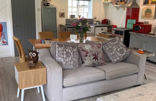 Sidmouth Cottage | Charming Dog-Friendly Guesthouse