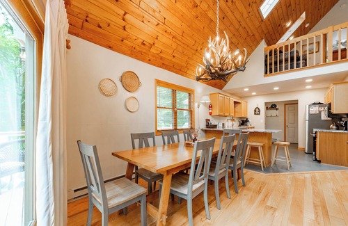 Blakeslee House | Charming Dog Friendly Lake Home Near Trails w/Dock