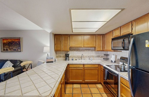 Tucson House | Charming Dog Friendly Townhome with Stunning Views, Shared Pool & Hot Tub