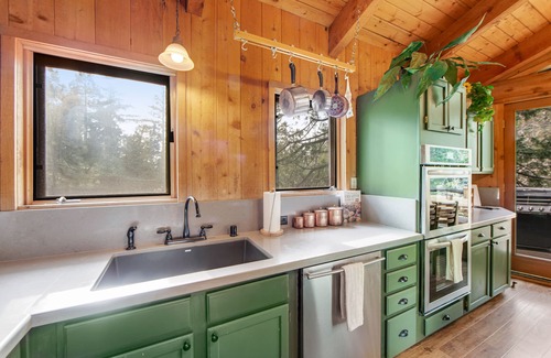 Fern Valley Cabin | Charming, Dog-Friendly Two-Story Cabin Lodge with Deck - Great for Families
