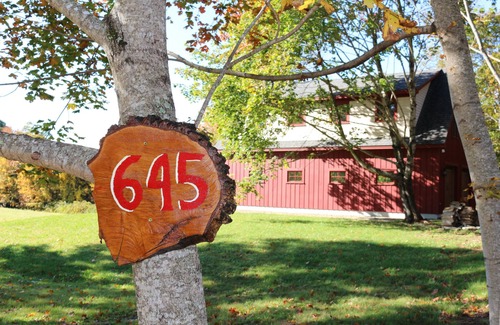 Waldoboro House | Charming Dog Friendly MidCoast Maine Coach House - Great WiFi, Clean & Cozy