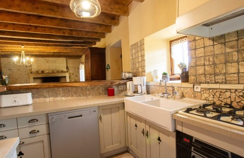 Lalinde Cottage | Charming Dordogne Home: Fireplace, Large Garden, Near Historic Sites