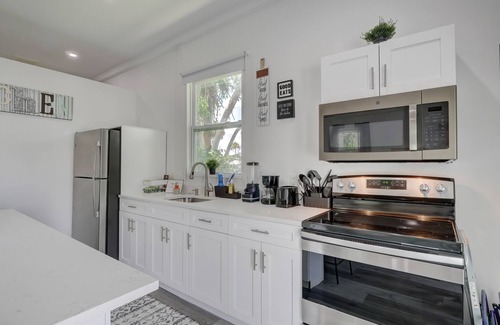 Bonita Springs Apartment | Charming Downtown Retreat with Courtyard