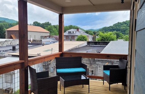 Bryson City Apartment | Charming Downtown Bryson City SkyLoft Apt 1 - Perfect for Couples!
