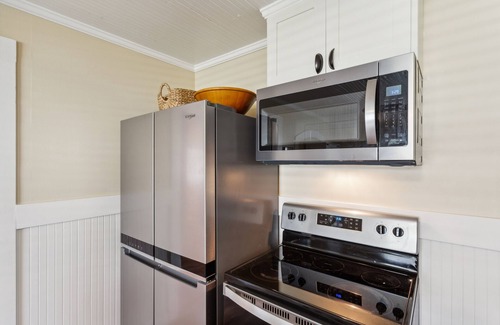 McCloud House | Charming Downtown McCloud Retreat by RedAwning