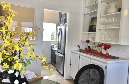Napa Cottage | Charming Downtown Napa Cottage.walk everywhere!
