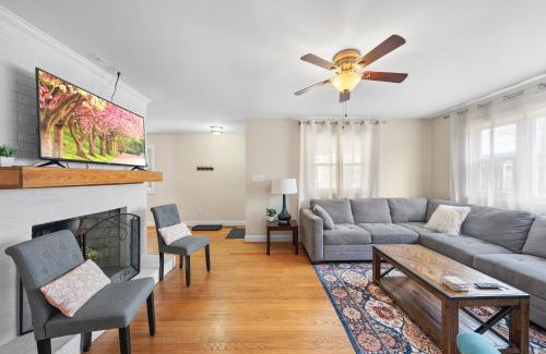 Downtown House | Charming DT 3-Bed Bungalow with Fenced-in Yard