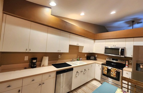 Caloosahatchee House | Charming duplex in quiet SW Florida, near The Beach, shops, dining, and more!