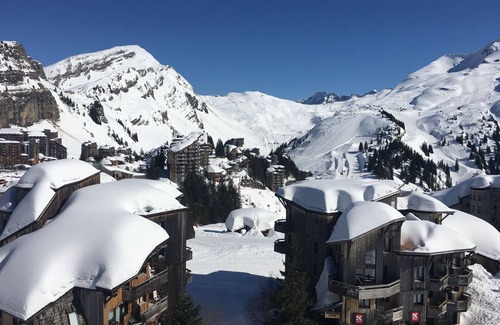 Avoriaz Apartment | Charming - duplex sleeps 6 - ski-in ski-out - quiet area (Falaise)