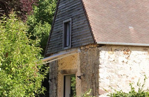 Colombiers Cottage | Charming duplex with terrace, pets allowed, WiFi included