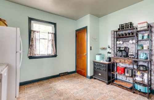 Eagle Grove House | Charming Eagle Grove Farmhouse w/Patio!