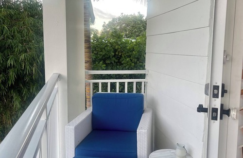 Lake Ida Shores Cottage | Charming East Delray Cottage – Fully Furnished, 1 Mile from the Beach!
