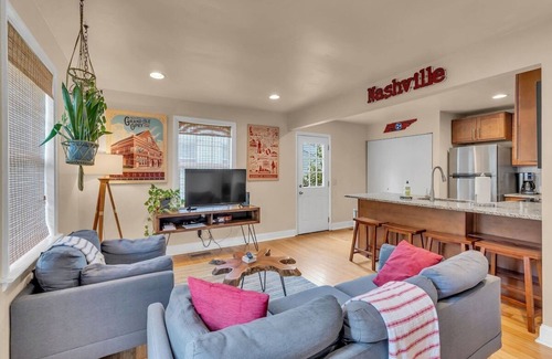 Shelby Hills House | Charming East Nash Escape - 5 Mins to Broadway!