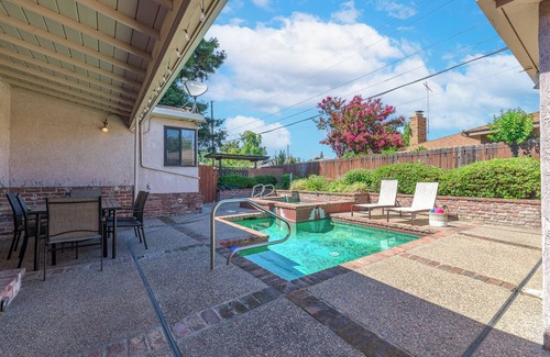 East Sacramento House | Charming East Sac Retreat CSU Pool and Hot Tub