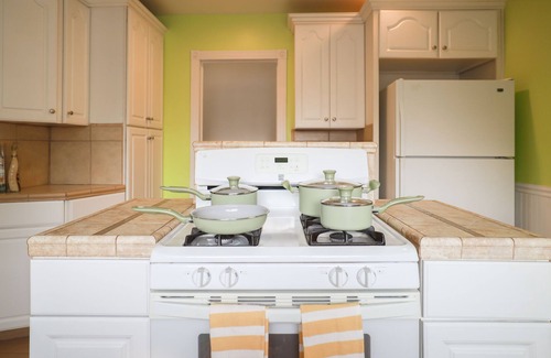Bakersfield Bed & Breakfast | Charming East Side Vintage Home+Near Downtown