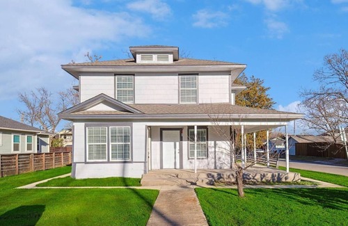 Kessler House | Charming Edgefield Retreat - Steps from Bishop Arts
